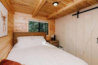 Charming Cabin with Private Hot Tub Near Red River Gorge in Campton, Kentucky - 1