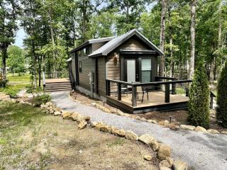Tranquil Cabin with Fire Pit and Panoramic Lake Views in Tennessee - 0