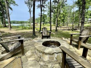 Tranquil Cabin with Fire Pit and Panoramic Lake Views in Tennessee - 5