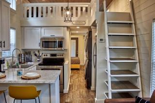 Cozy Cabin Getaway with Lake Views and Grilling Area in Tennessee - 4