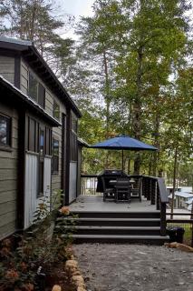 Cozy Cabin Getaway with Lake Views and Grilling Area in Tennessee - 2