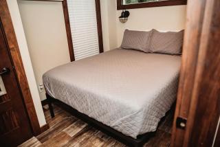Leprechaun Lodge at The Retreat at Deer Lick Falls in Tennessee - 8
