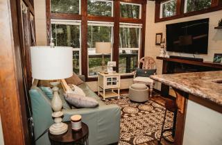Leprechaun Lodge at The Retreat at Deer Lick Falls in Tennessee - 6