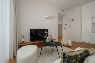 Luxury Apartment with Parking and Air Conditioning Near the Market Square by Renters Prestige - 6