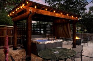 Pet Friendly, Rustic Cottage with Hot Tub and Charming Backyard, Perfect for a Weekend Escape from Austin, Texas - 2