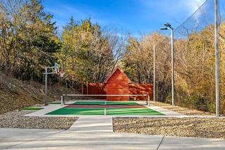 Lakeside Bliss – Spacious 4BR A-Frame Retreat in Sevierville, TN - 1