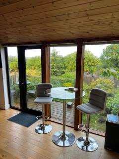 Chestnut,1 bedroom loft apartment with wood burner - 7