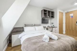 Modern Budget Double Studio in Central Nottingham - 7
