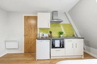 Modern Budget Double Studio in Central Nottingham - 9