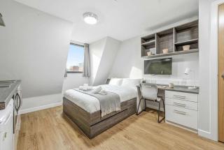 Modern Budget Double Studio in Central Nottingham - 2