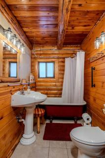 Cozy Rustic Log Cabin with Trails & Wildlife Near Yellowstone, Island Park Idaho - 8