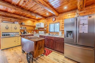 Cozy Rustic Log Cabin with Trails & Wildlife Near Yellowstone, Island Park Idaho - 4