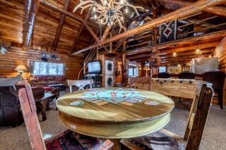 Cozy Rustic Log Cabin with Trails & Wildlife Near Yellowstone, Island Park Idaho - 1