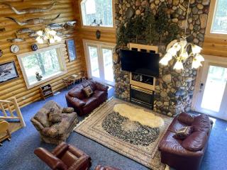 Cozy Log Cabin Close to Yellowstone National Park, Idaho - 1