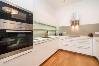 Stylish 2-bedroom with Balcony - 2