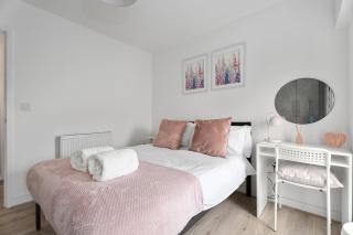 2 Bed Near Heathrow - Direct Train to London - Contractor & Leisure Stays - 4