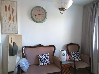 stay near airport & center and train station and alway public transport and self check in and in private room with single bed - 4