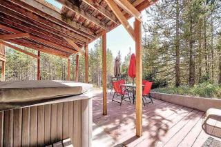 Incredible Cabin Perfect for Family Reunions near Yellowstone, Idaho - 3