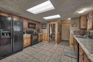 Incredible Cabin Perfect for Family Reunions near Yellowstone, Idaho - 2