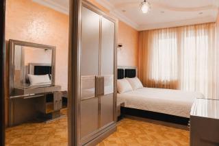 Stylish 2-Bedroom Apartment with Panoramic Views , High Floor - 7