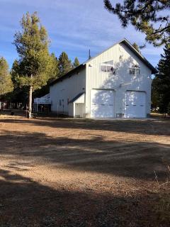 Amazing Spacious Barn near Yellowstone National Park, Idaho - 4