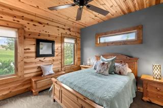 Luxury Cabin Getaway with Views of Lake Wanahoo near Lincoln in Nebraska - 7