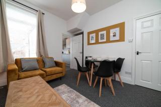 Hull City Stay Sleeps 6 - 5