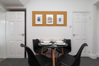 Hull City Stay Sleeps 6 - 3