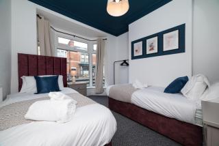 Hull City Stay Sleeps 6 - 4