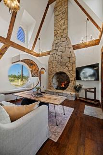 Enchanting Fairytale Cottage with Secret Spa Retreat near Fredericksburg, Texas - 5