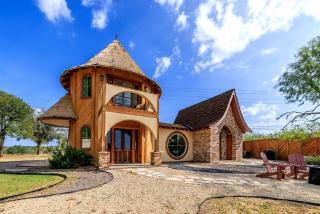 Enchanting Turret-Style Tower with Hot Tub & Fairytale Design near Fredericksburg, Texas - 0