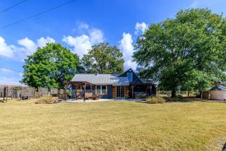 Whimsical Historic Homestead with Arcade & Ridge Views near Downtown Fredericksburg, Texas - 3