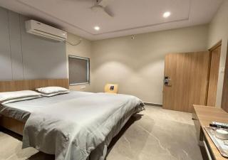 Hotel Arunodaya Avenue - 4