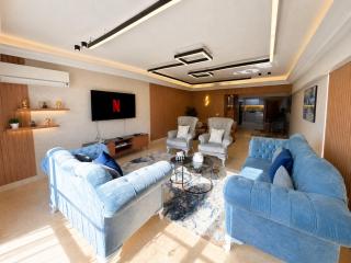 Stunning Nile View 2BR Balcony Prime Location - 9