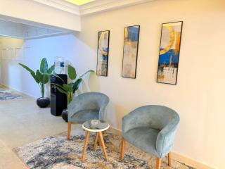 Stunning Nile View 2BR Balcony Prime Location - 3