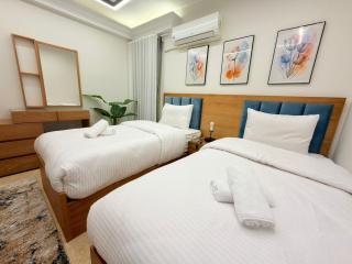 Stunning Nile View 2BR Balcony Prime Location - 1
