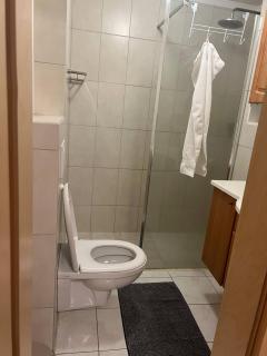 2 bedroom Condo with cheap pick up services - 3