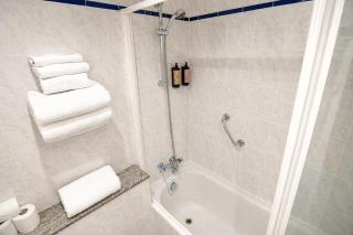 Lakeside Manor Hotel - 3