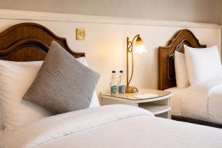 Lakeside Manor Hotel - 2