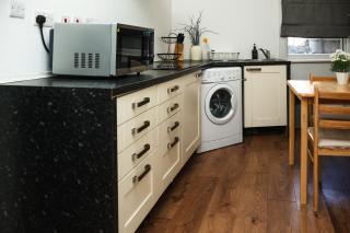 Stylish Studio with Separate Kitchen Near Wimbledon Station - 8