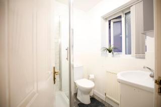 Spacious 4-Bed House in Didsbury - Free Parking - 7