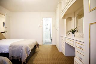 Spacious 4-Bed House in Didsbury - Free Parking - 6