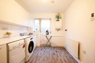 Spacious 4-Bed House in Didsbury - Free Parking - 5