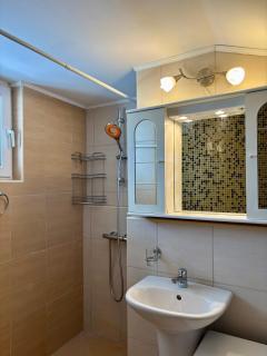 Rainbow 2BR Apartment Home2Host - 3