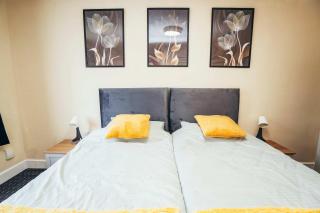Simple Studio in Central Derby - 7