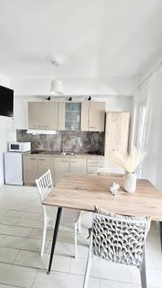Paralia Center and Beach Apartment - 2