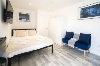 Lovely Cosy Studio with Garden and Parking - 9
