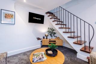 Stylish Bolton Apartment by 53 Degrees Property, Sleeps 6, Perfect for Work & Leisure - 9