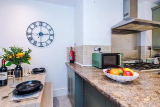 Stylish Bolton Apartment by 53 Degrees Property, Sleeps 6, Perfect for Work & Leisure - 1
