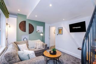 Stylish Bolton Apartment by 53 Degrees Property, Sleeps 6, Perfect for Work & Leisure - 8